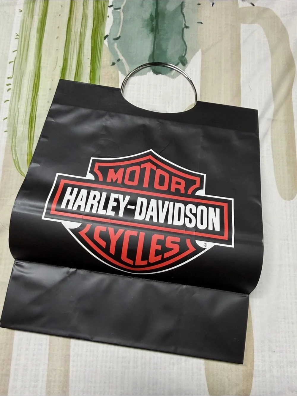 Harley-Davidson Red & Black gift bag with Metal Handles NEW